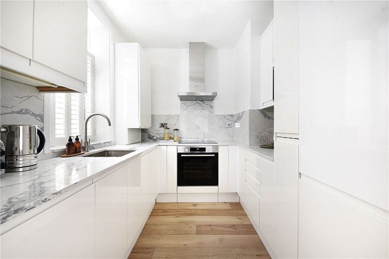 2 bedroom maisonette, Wheatley Street, London W1G - Available