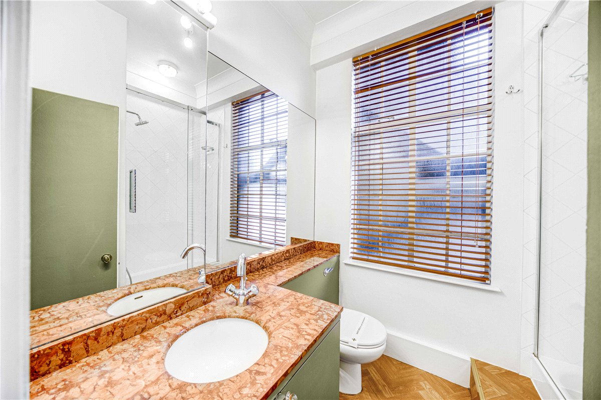  bedroom flat, Hallam Street, London W1W - Available