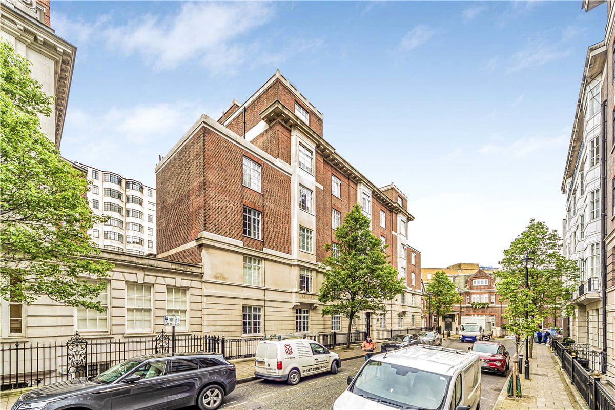  bedroom flat, Hallam Street, London W1W - Available
