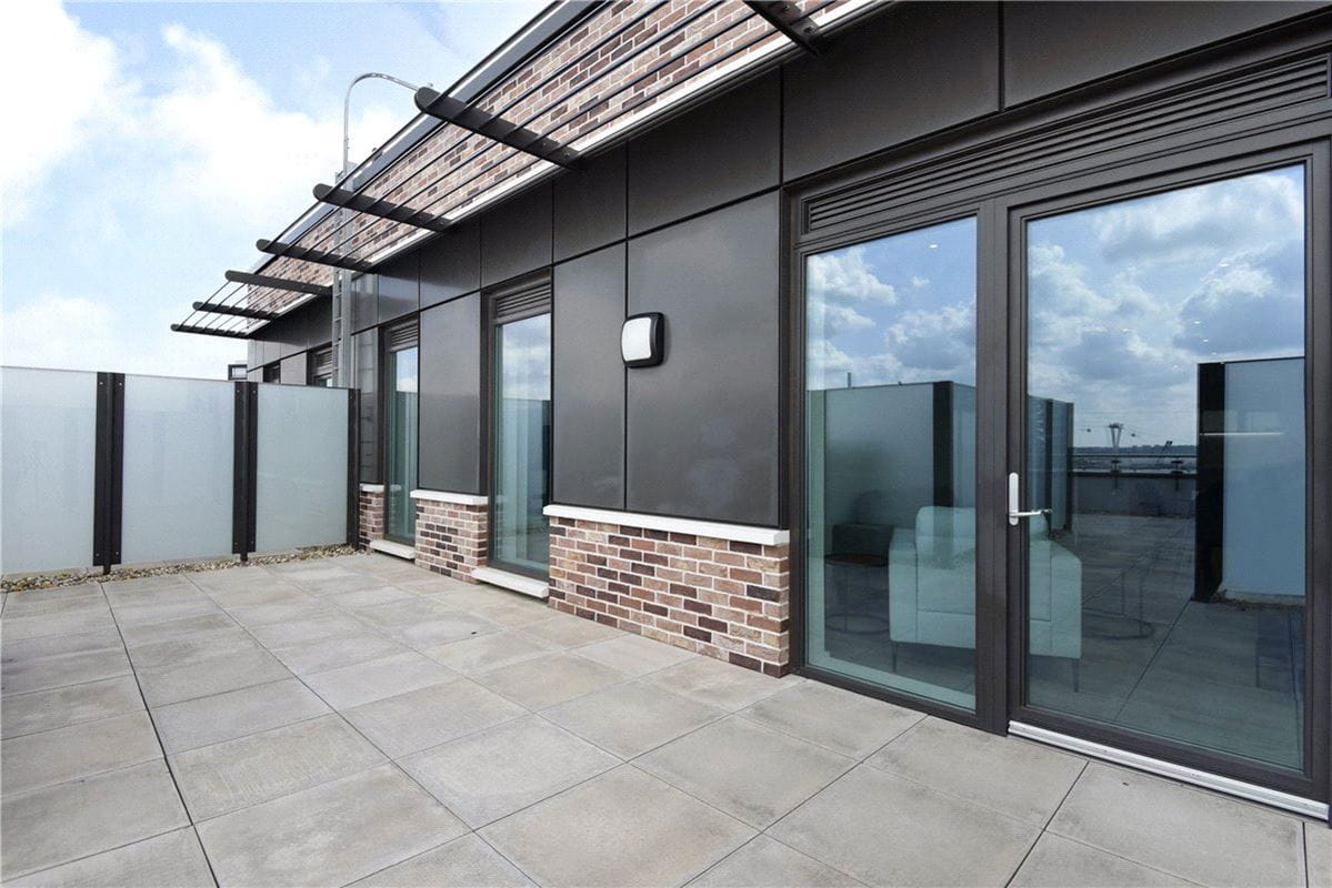 2 bedroom flat, Heartwell Avenue, London E16 - Available