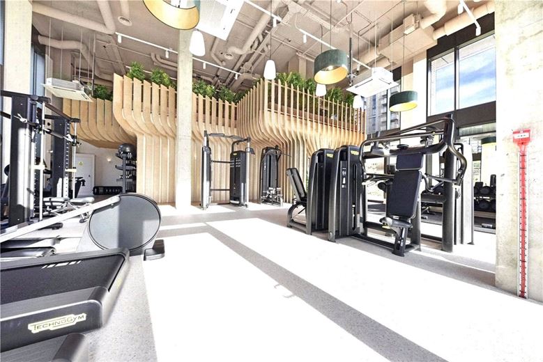 2 bedroom flat, Heartwell Avenue, London E16 - Available