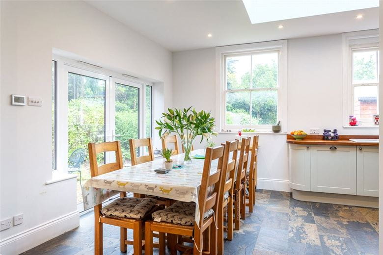 4 bedroom house, Reading Road, Sherfield-on-Loddon RG27 - Available