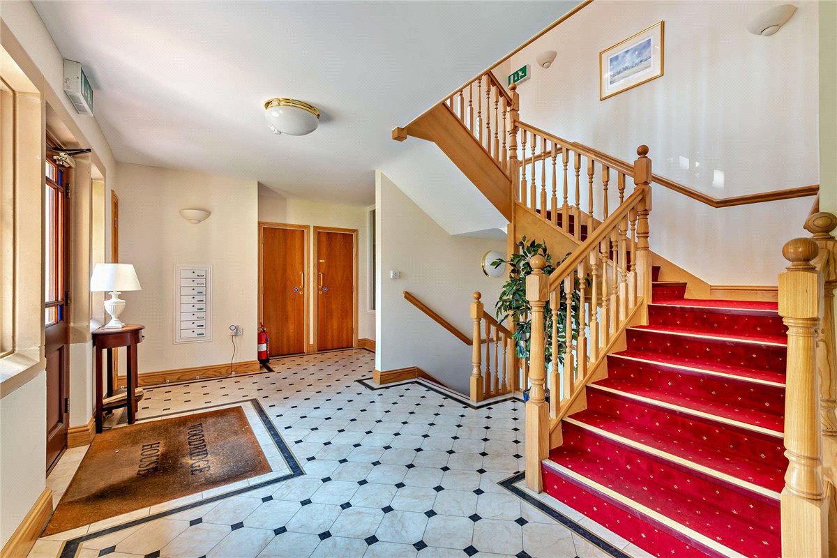 3 bedroom flat, Woodridge, Newbury RG14 - Available