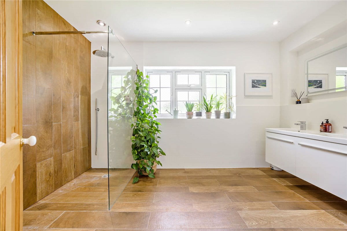 5 bedroom house, Belmont, Woodspeen RG20 - Sold