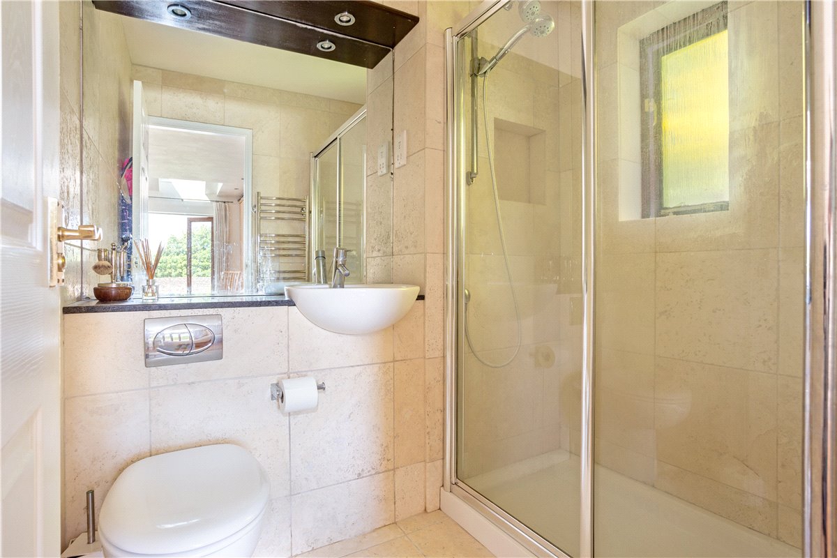 4 bedroom bungalow, Bucklebury Alley, Cold Ash RG18 - Available