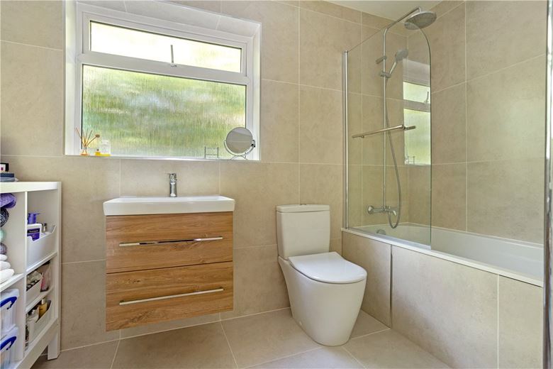 4 bedroom bungalow, Bucklebury Alley, Cold Ash RG18 - Available