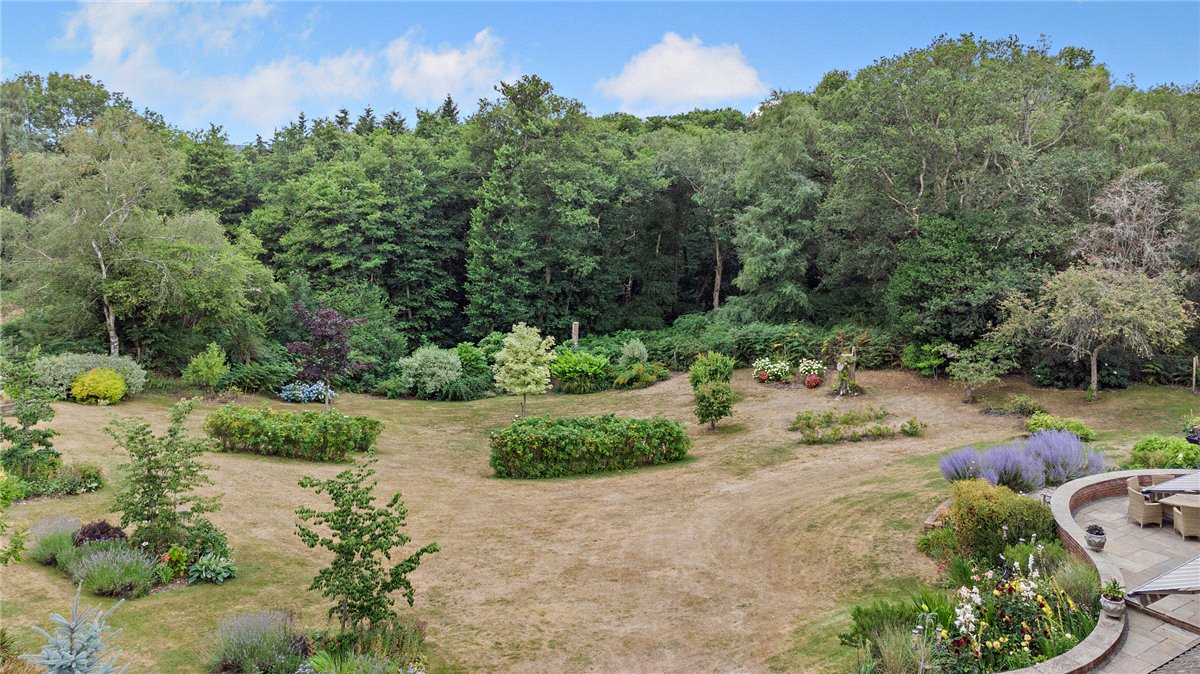 4 bedroom house, Crookham Common Road, Crookham Common RG19 - Available