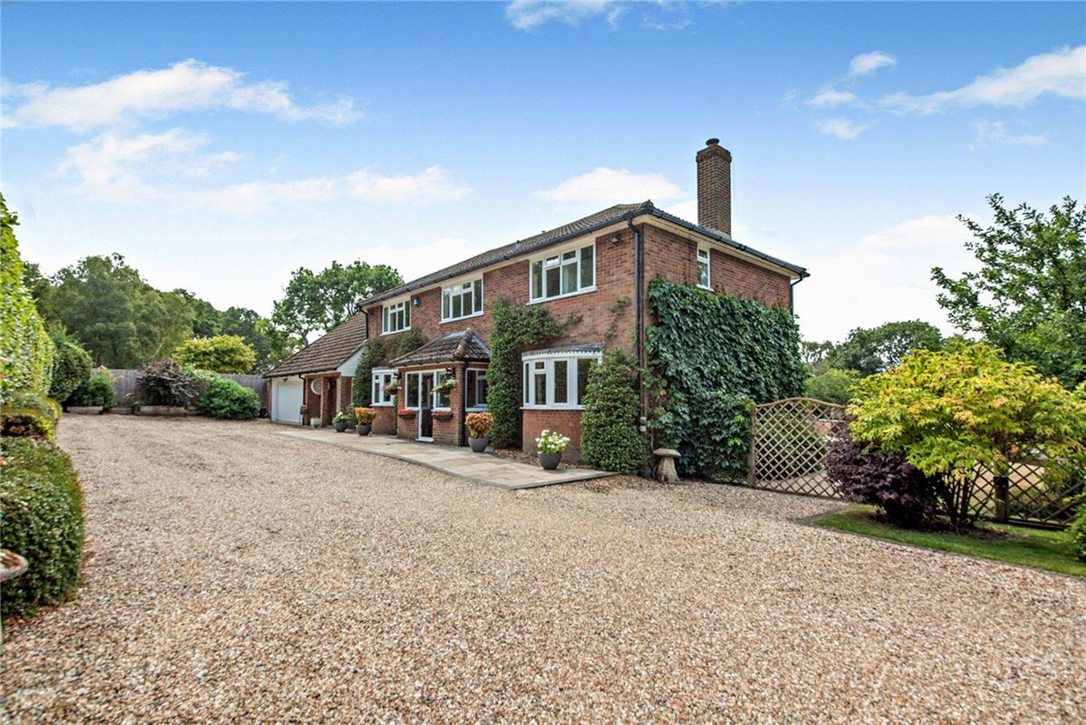 4 bedroom house, Crookham Common Road, Crookham Common RG19 - Available