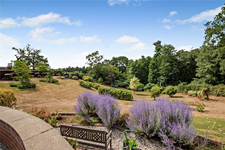 4 bedroom house, Crookham Common Road, Crookham Common RG19 - Available