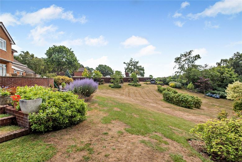 4 bedroom house, Crookham Common Road, Crookham Common RG19 - Available