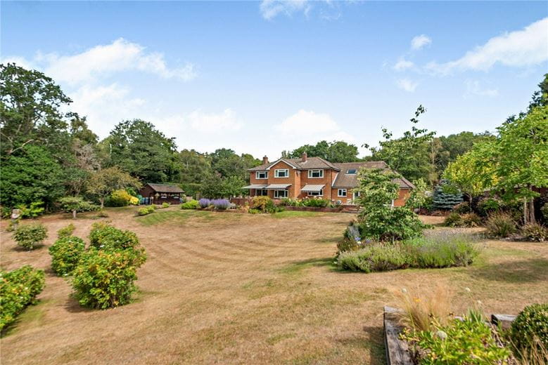4 bedroom house, Crookham Common Road, Crookham Common RG19 - Available