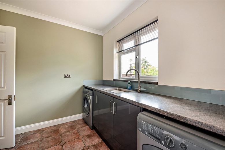 4 bedroom house, Crookham Common Road, Crookham Common RG19 - Available