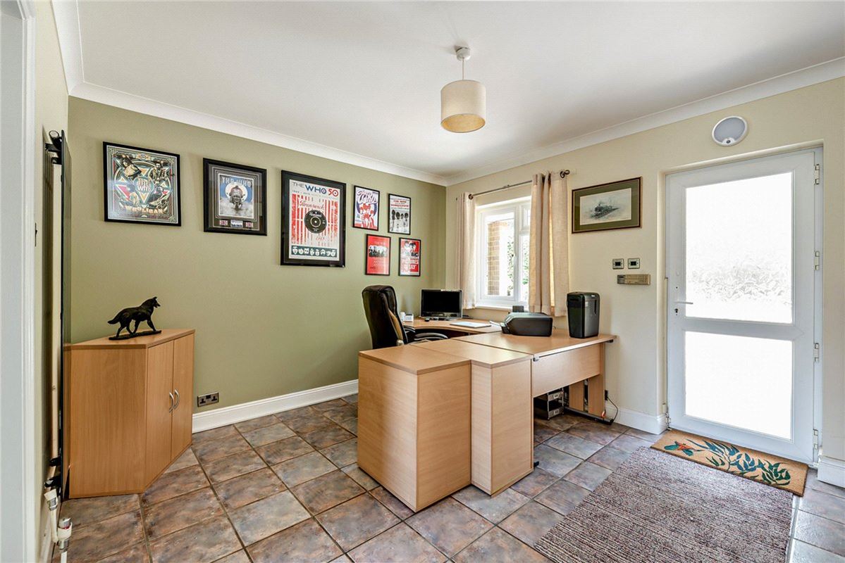 4 bedroom house, Crookham Common Road, Crookham Common RG19 - Available