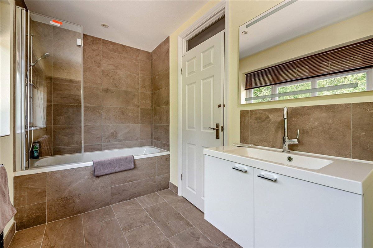 4 bedroom house, Crookham Common Road, Crookham Common RG19 - Available