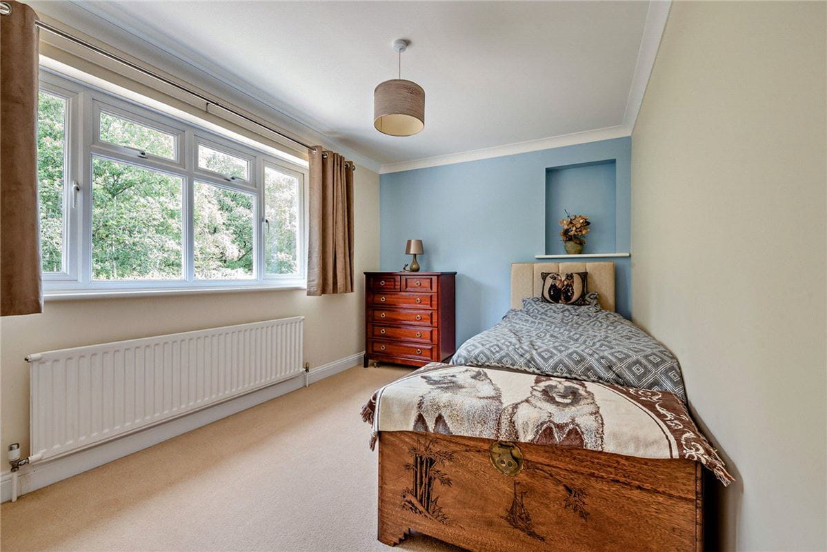 4 bedroom house, Crookham Common Road, Crookham Common RG19 - Available