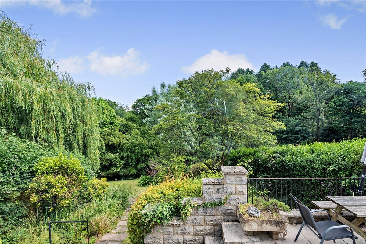 4 bedroom house, Bucklebury Alley, Cold Ash RG18 - Sold STC