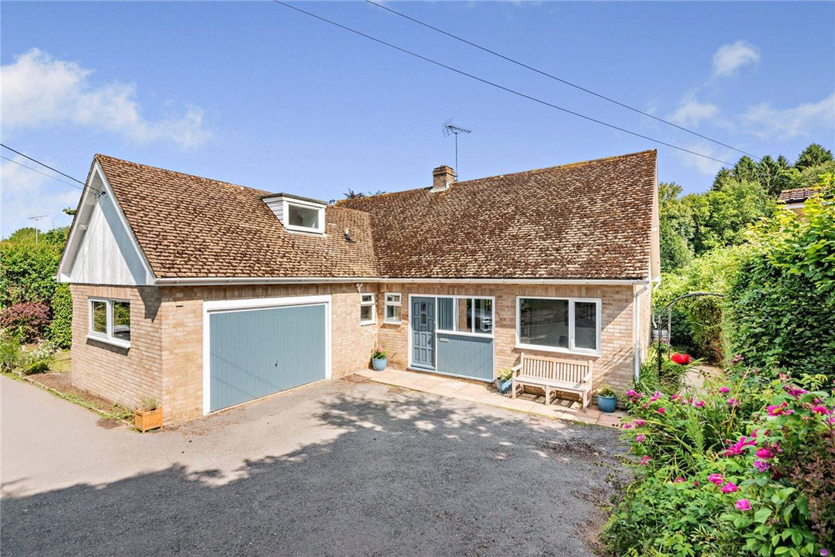 4 bedroom house, Bucklebury Alley, Cold Ash RG18 - Sold STC