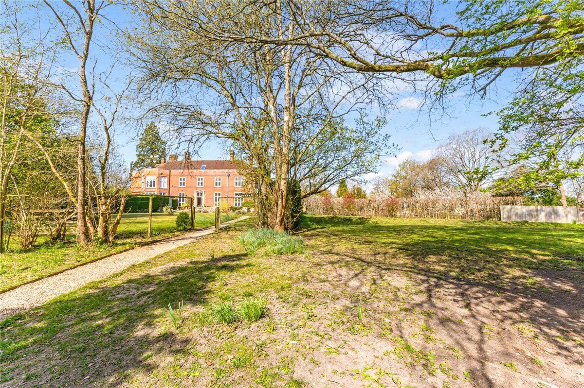 5 bedroom house, Stockcross, Newbury RG20 - Available