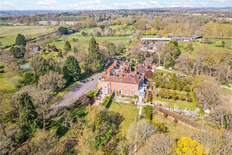 5 bedroom house, Stockcross, Newbury RG20 - Available