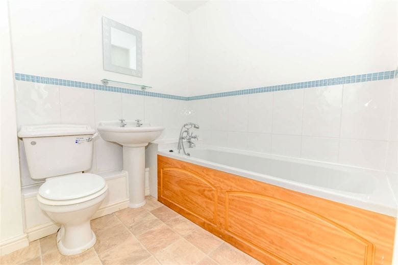 2 bedroom flat, St. Michaels Road, Newbury RG14 - Available