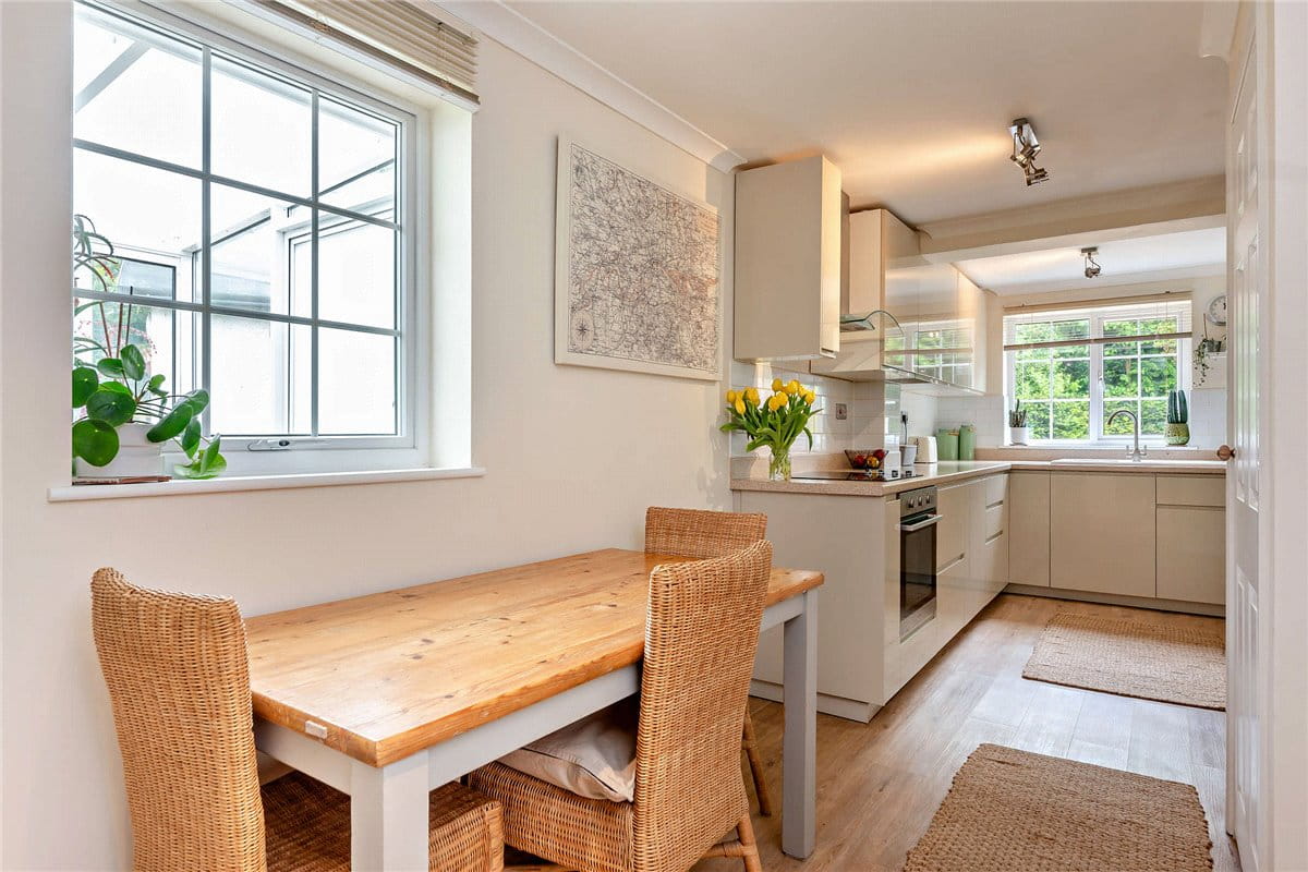 3 bedroom bungalow, Heath End, Newbury RG20 - Available