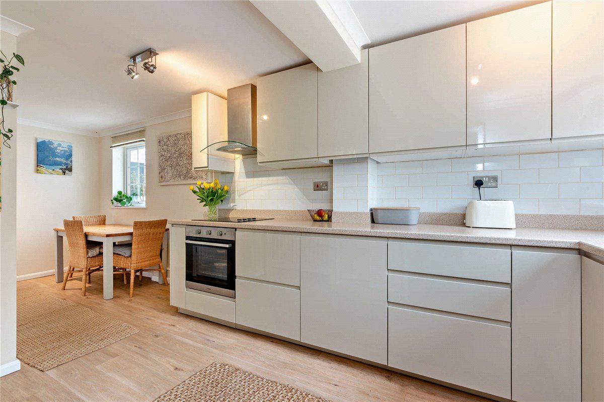 3 bedroom bungalow, Heath End, Newbury RG20 - Available