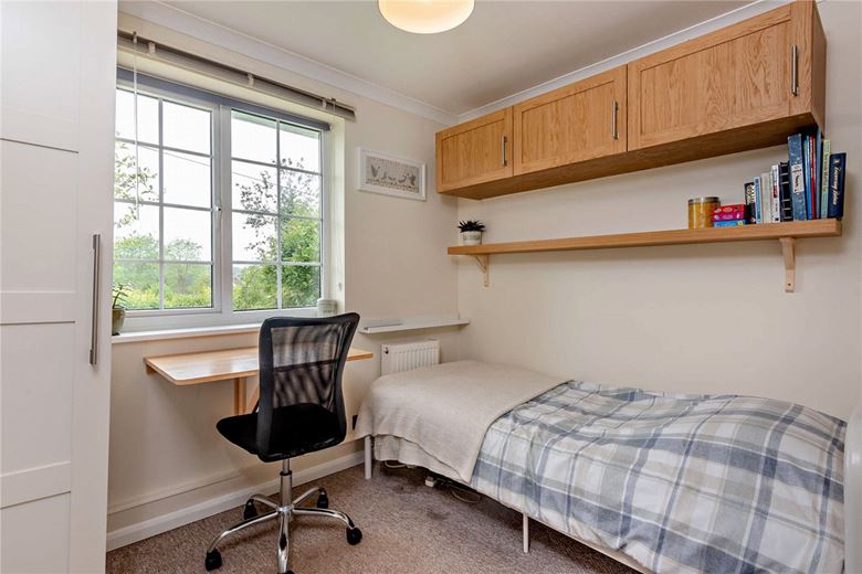 3 bedroom bungalow, Heath End, Newbury RG20 - Available