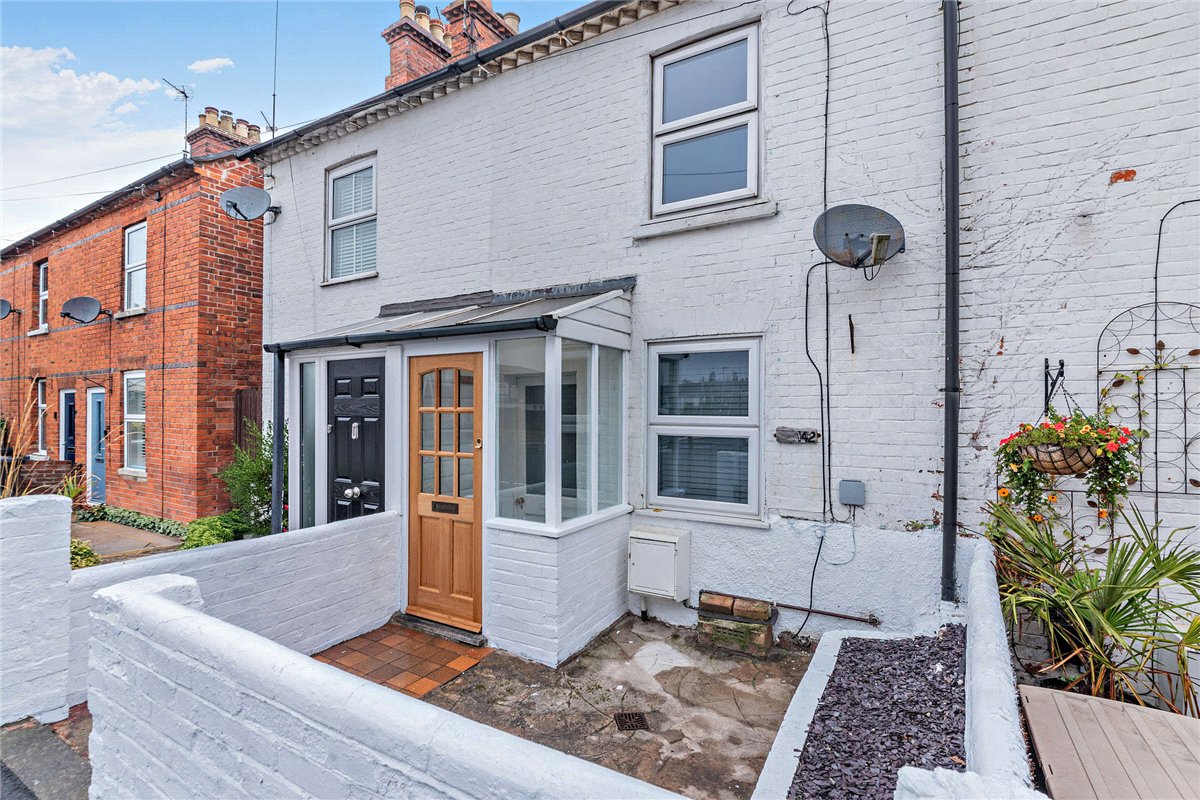 2 bedroom house, Kings Road, Newbury RG14 - Available