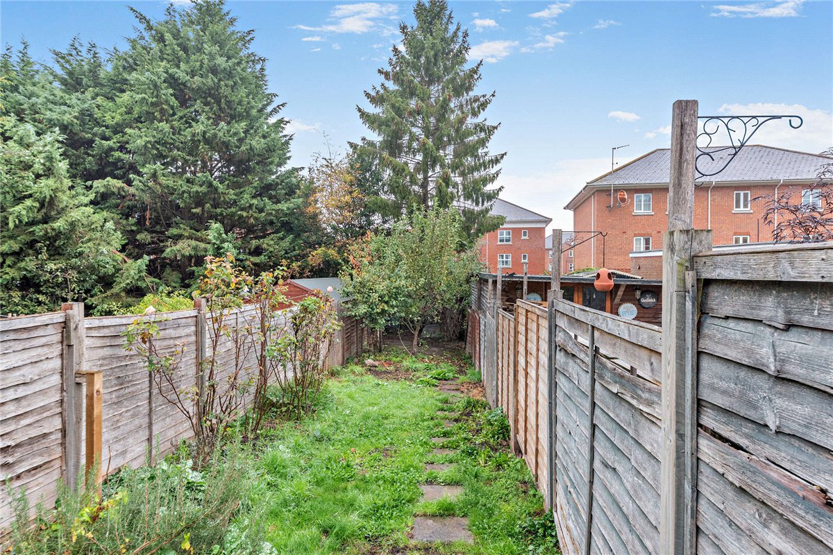 2 bedroom house, Kings Road, Newbury RG14 - Available