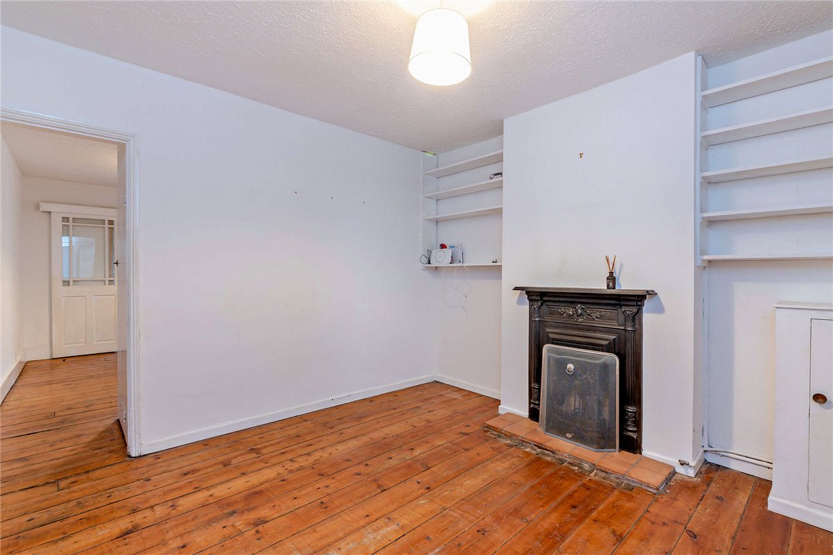 2 bedroom house, Kings Road, Newbury RG14 - Available
