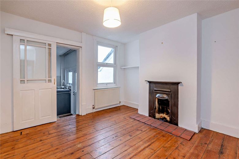 2 bedroom house, Kings Road, Newbury RG14 - Available