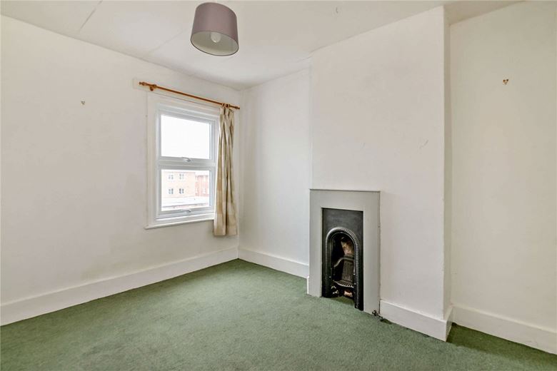 2 bedroom house, Kings Road, Newbury RG14 - Available