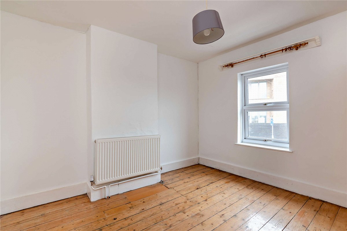 2 bedroom house, Kings Road, Newbury RG14 - Available