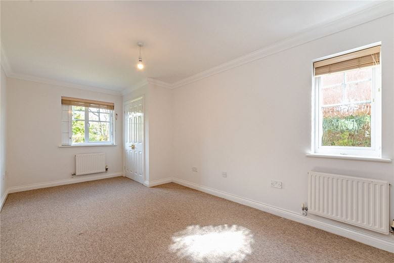 2 bedroom flat, Newtown Road, Newbury RG14 - Available