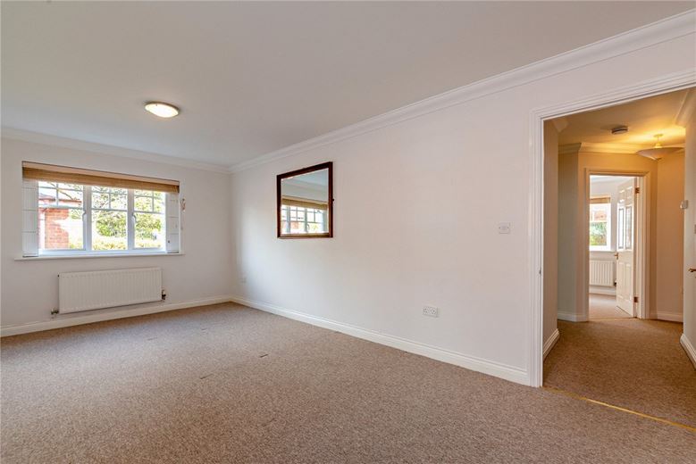 2 bedroom flat, Newtown Road, Newbury RG14 - Available