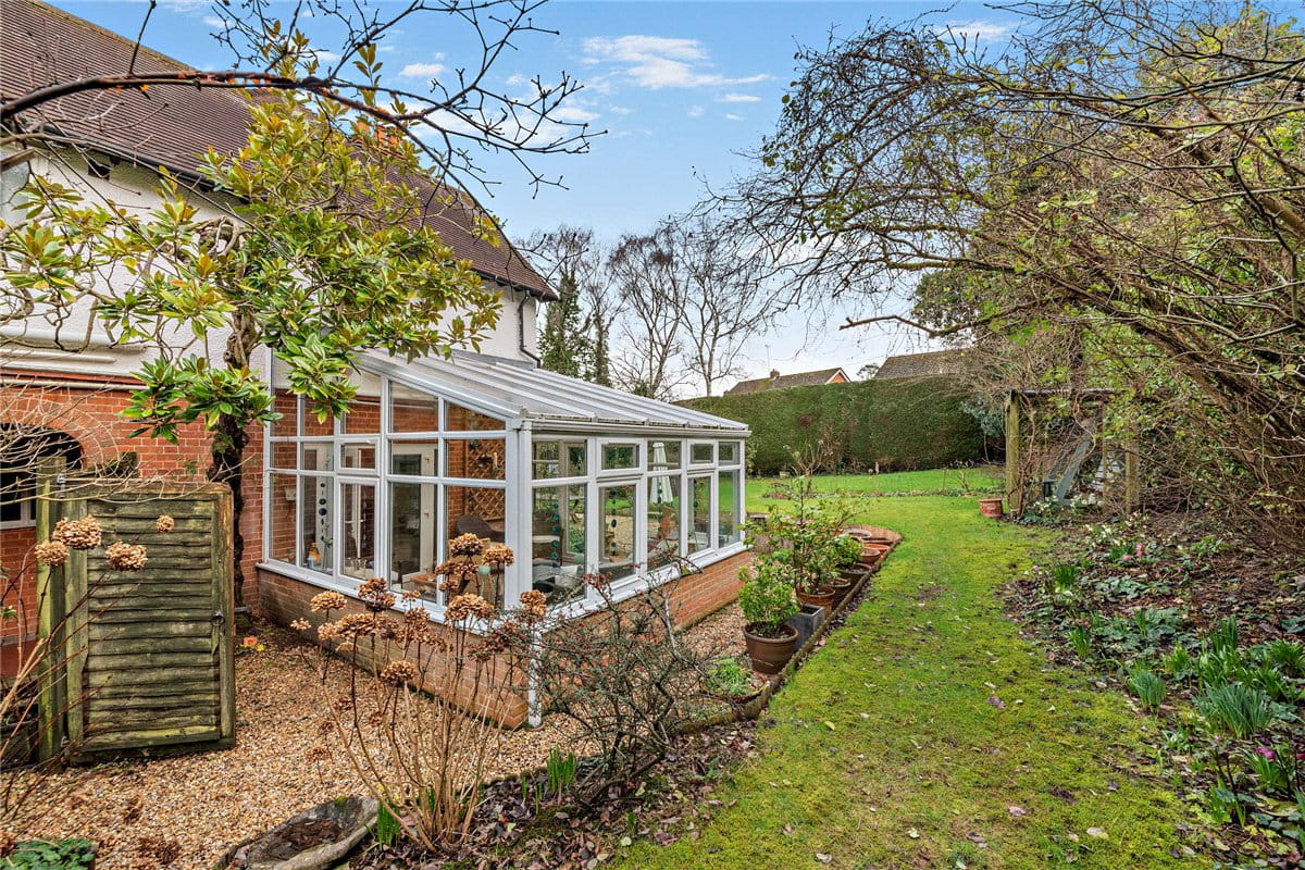 5 bedroom house, Andover Road, Newbury RG14 - Available