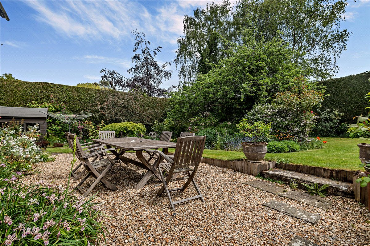5 bedroom house, Andover Road, Newbury RG14 - Available