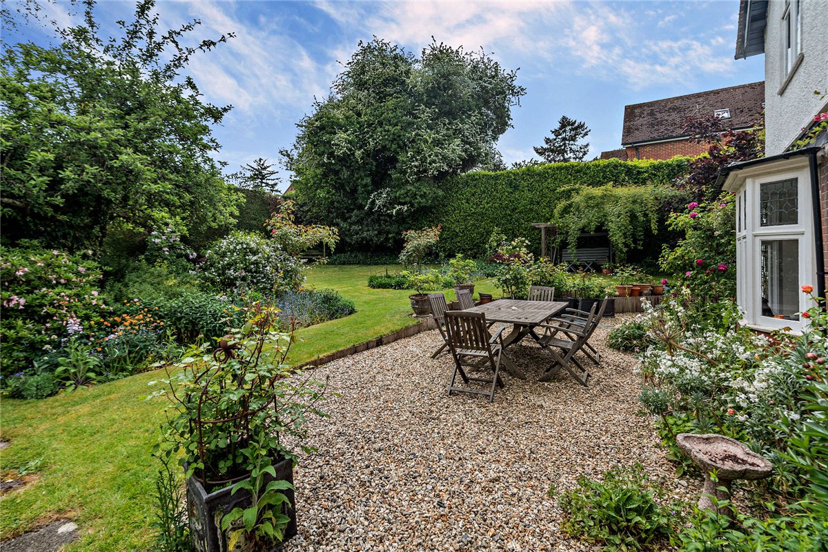 5 bedroom house, Andover Road, Newbury RG14 - Available
