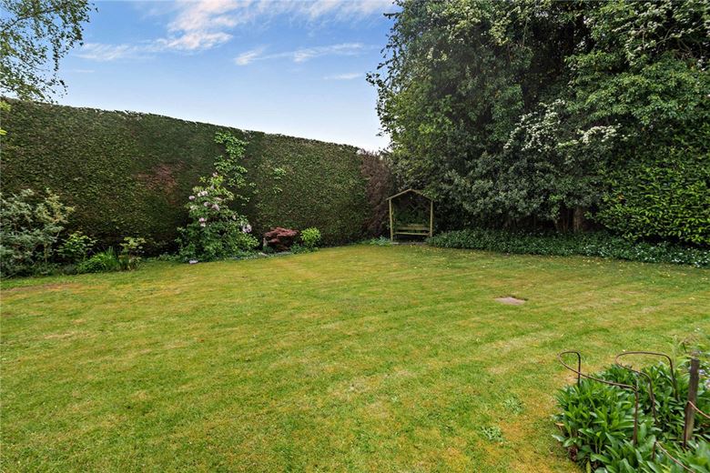 5 bedroom house, Andover Road, Newbury RG14 - Available