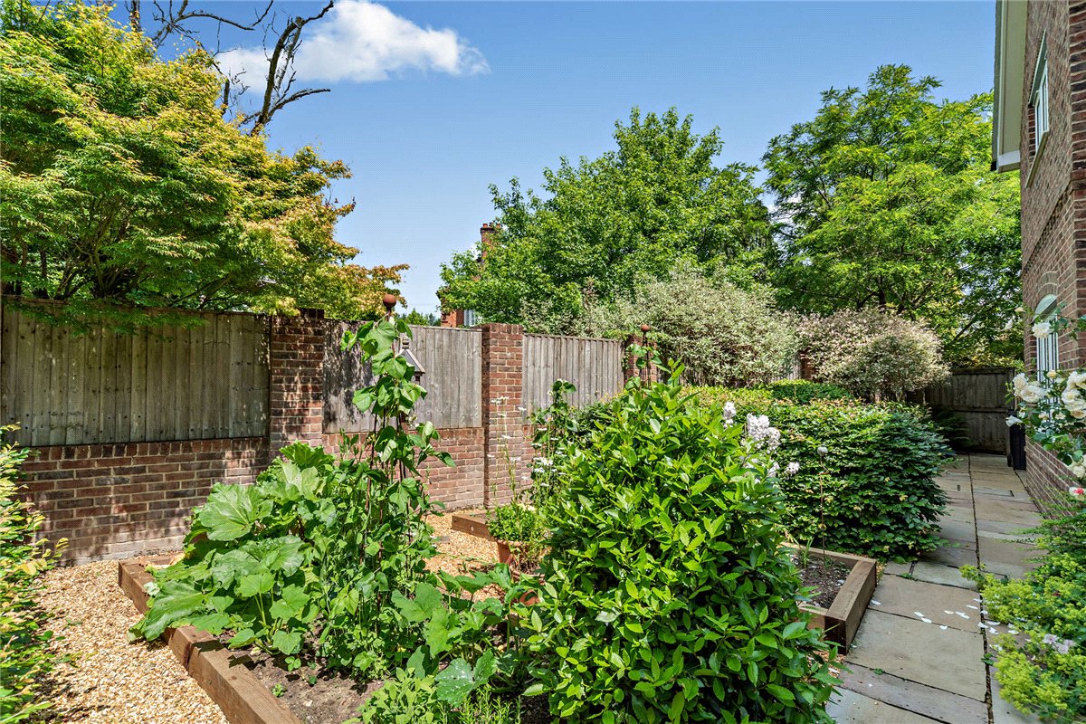 5 bedroom house, Yattendon Road, Hermitage RG18 - Available