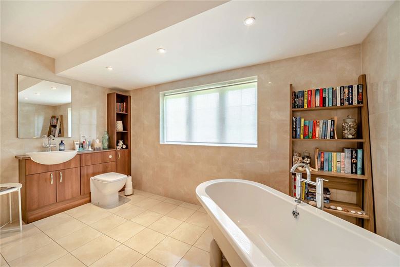 5 bedroom house, Yattendon Road, Hermitage RG18 - Available