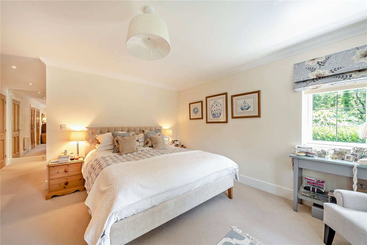 5 bedroom house, Yattendon Road, Hermitage RG18 - Available