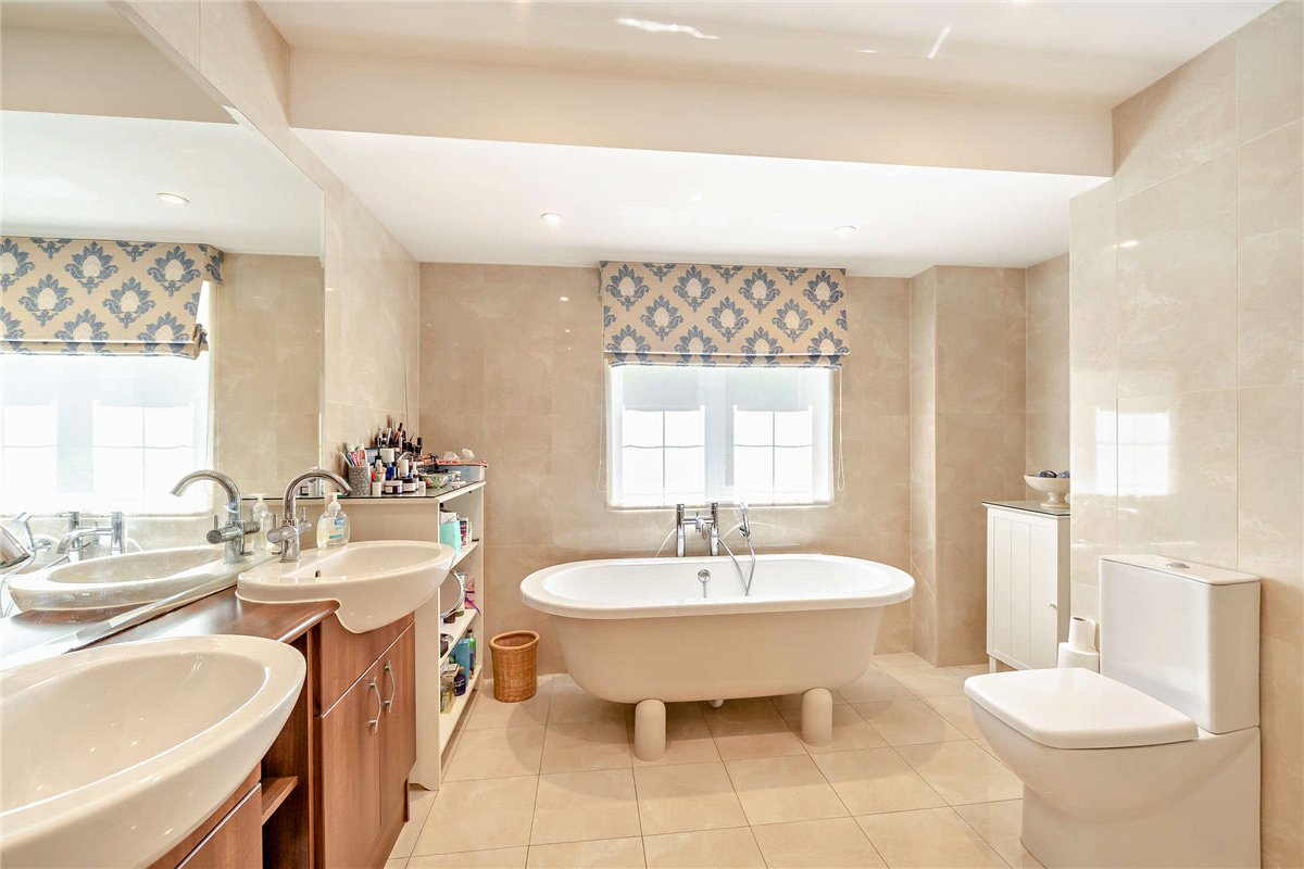 5 bedroom house, Yattendon Road, Hermitage RG18 - Available