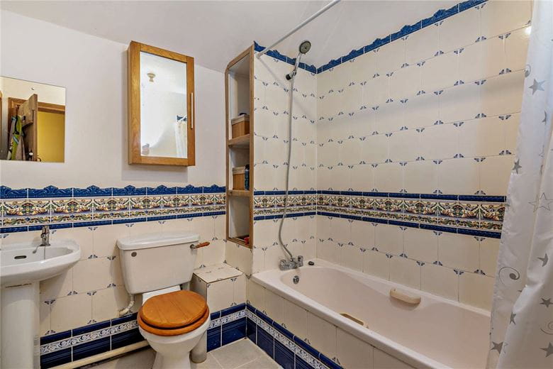 4 bedroom , Snelsmore, Newbury RG14 - Available