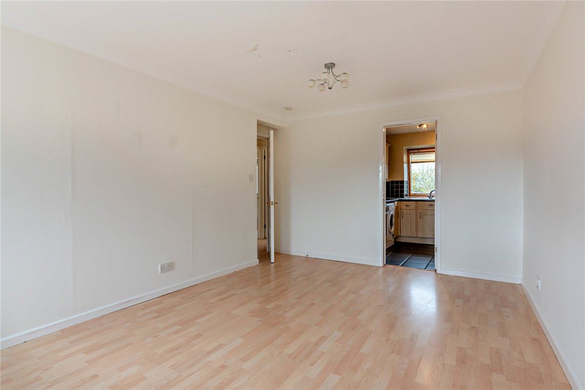 2 bedroom flat, Victoria Gardens, Newbury RG14 - Sold STC