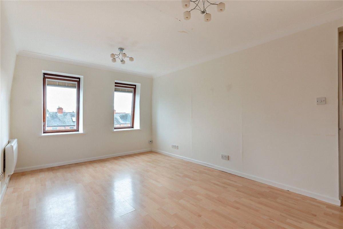 2 bedroom flat, Victoria Gardens, Newbury RG14 - Sold STC