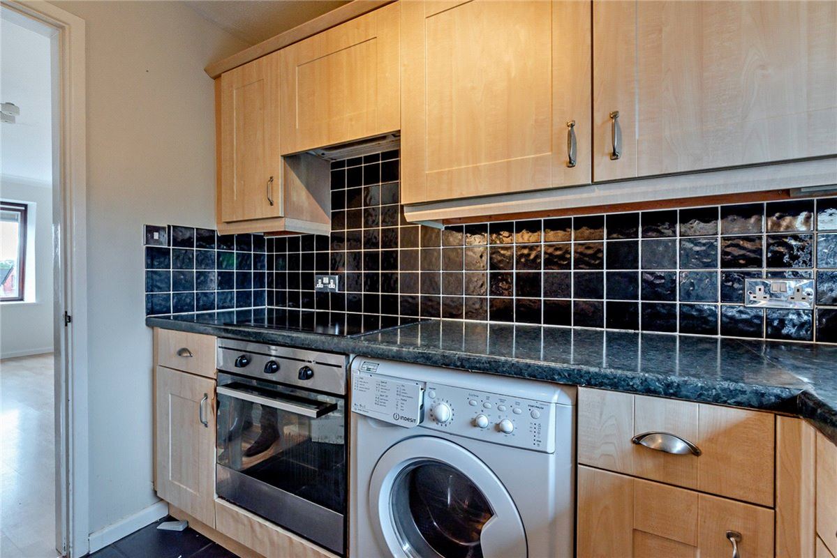 2 bedroom flat, Victoria Gardens, Newbury RG14 - Sold STC