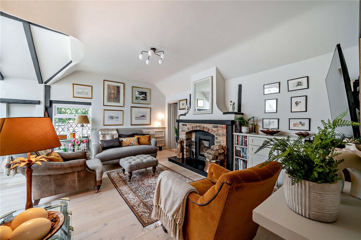 2 bedroom bungalow, Ridgeway Close, Hermitage RG18 - Sold STC