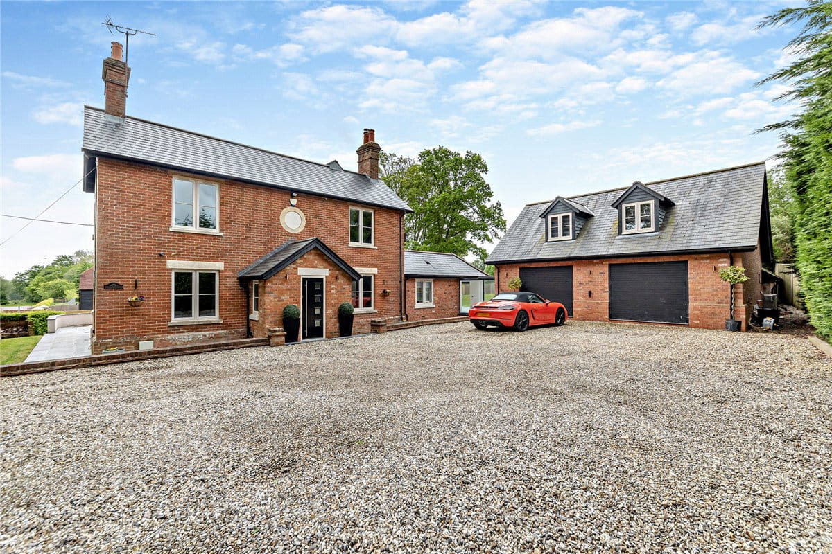 5 bedroom house, Newbury Road, Headley RG19 - Available