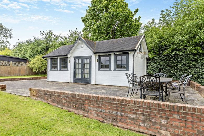 5 bedroom house, Newbury Road, Headley RG19 - Available